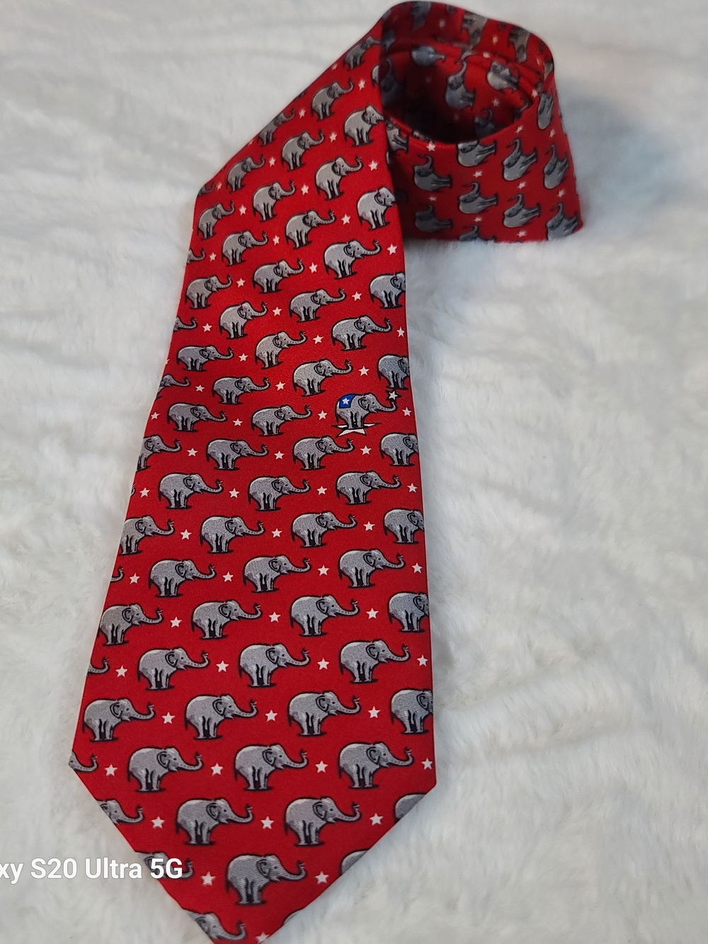 Men's Red Elephant Pattern Tie - Classic Silk-Feel Accessory